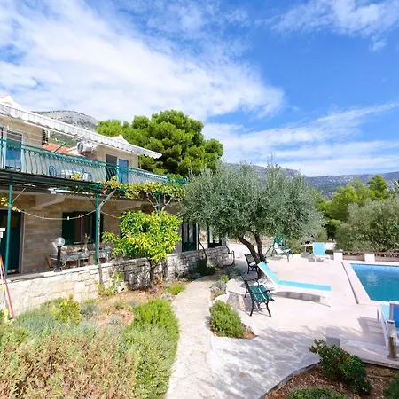 House Ratac Nyaraló