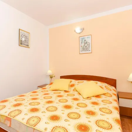 House Ratac Nyaraló